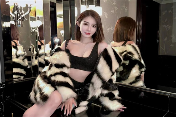 在夜场上班女孩子一定要懂得打扮时尚