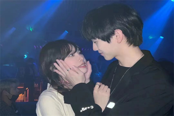 酒吧男模女模